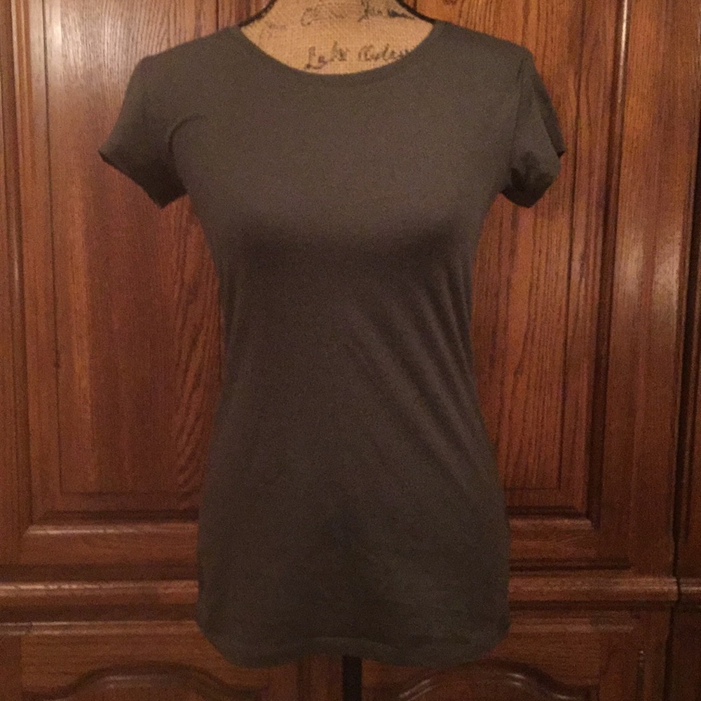 NWT Smart Set Olive Tee Size Medium